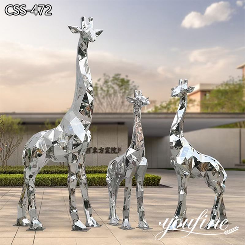 Good Choice For Outdoor Decor – Metal Giraffe Statue