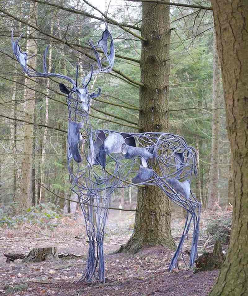 wire deer sculpture (2)