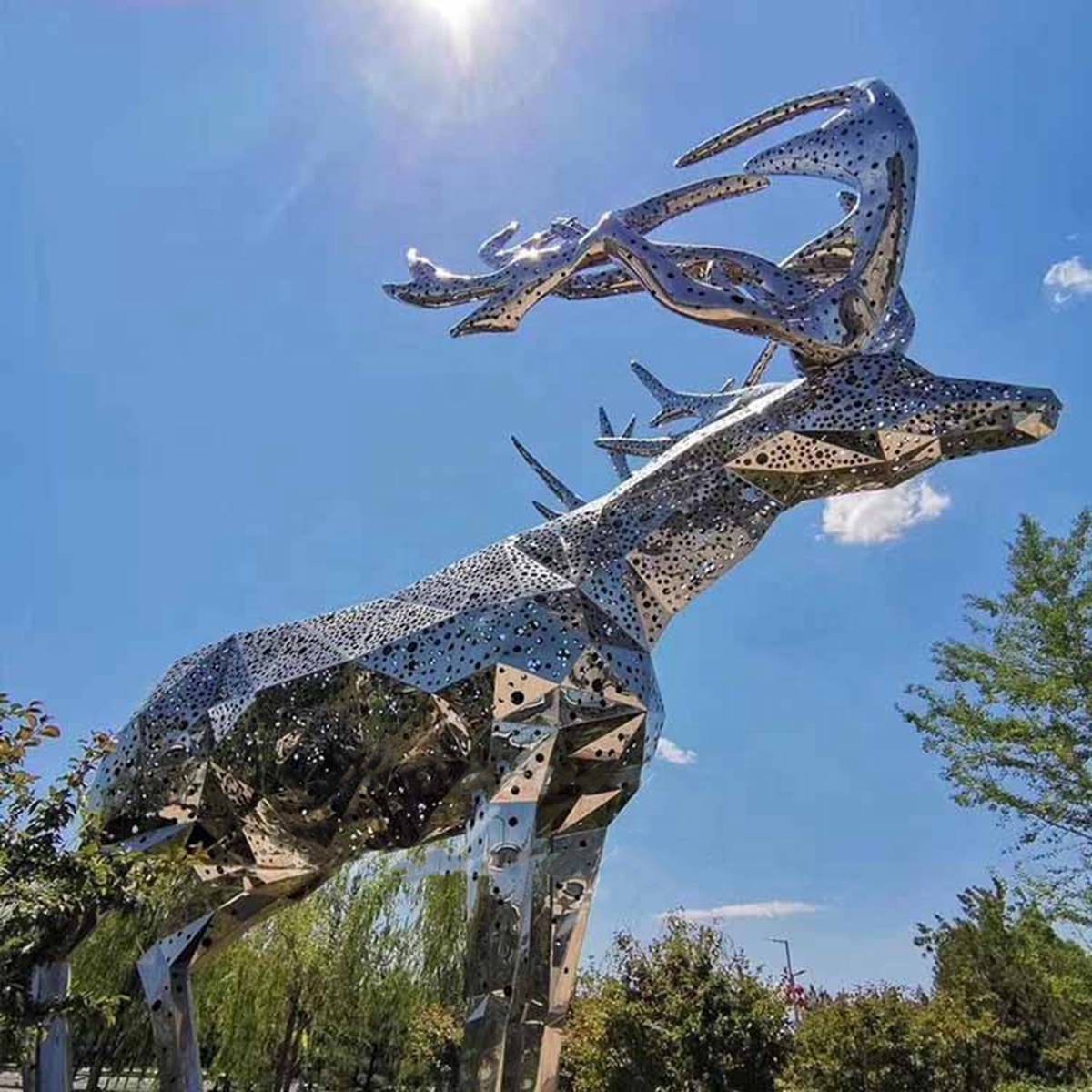 METAL DEER STATUE (3)