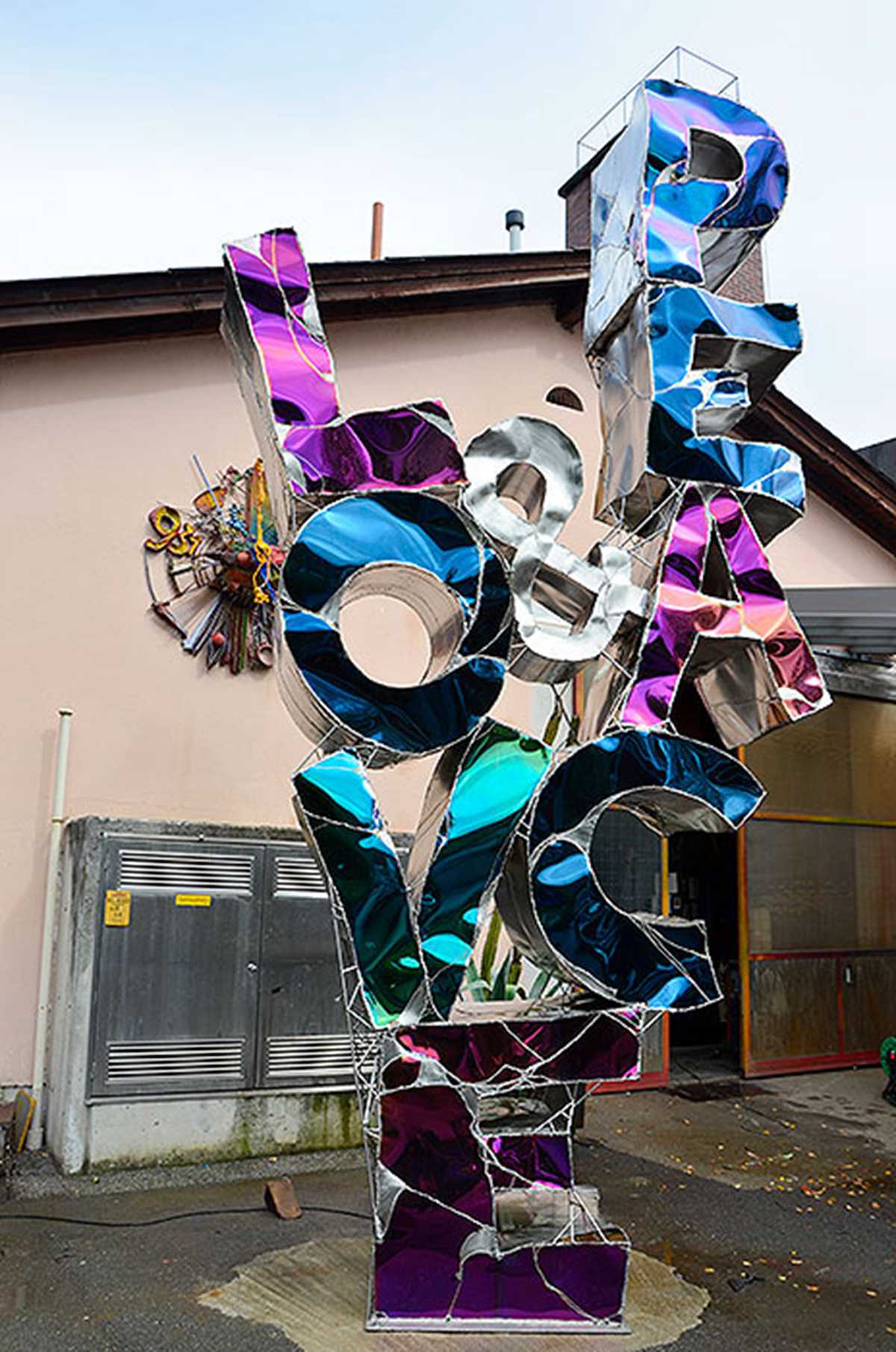 letter sculpture