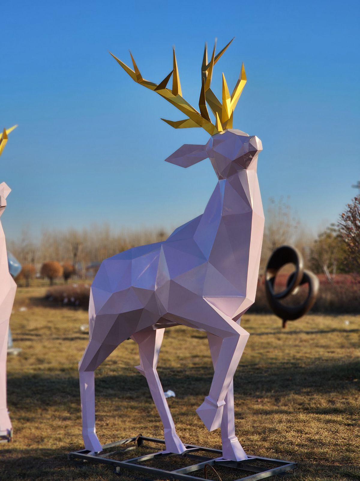 STAINLESS STEEL DEER SCULPTURE (1)