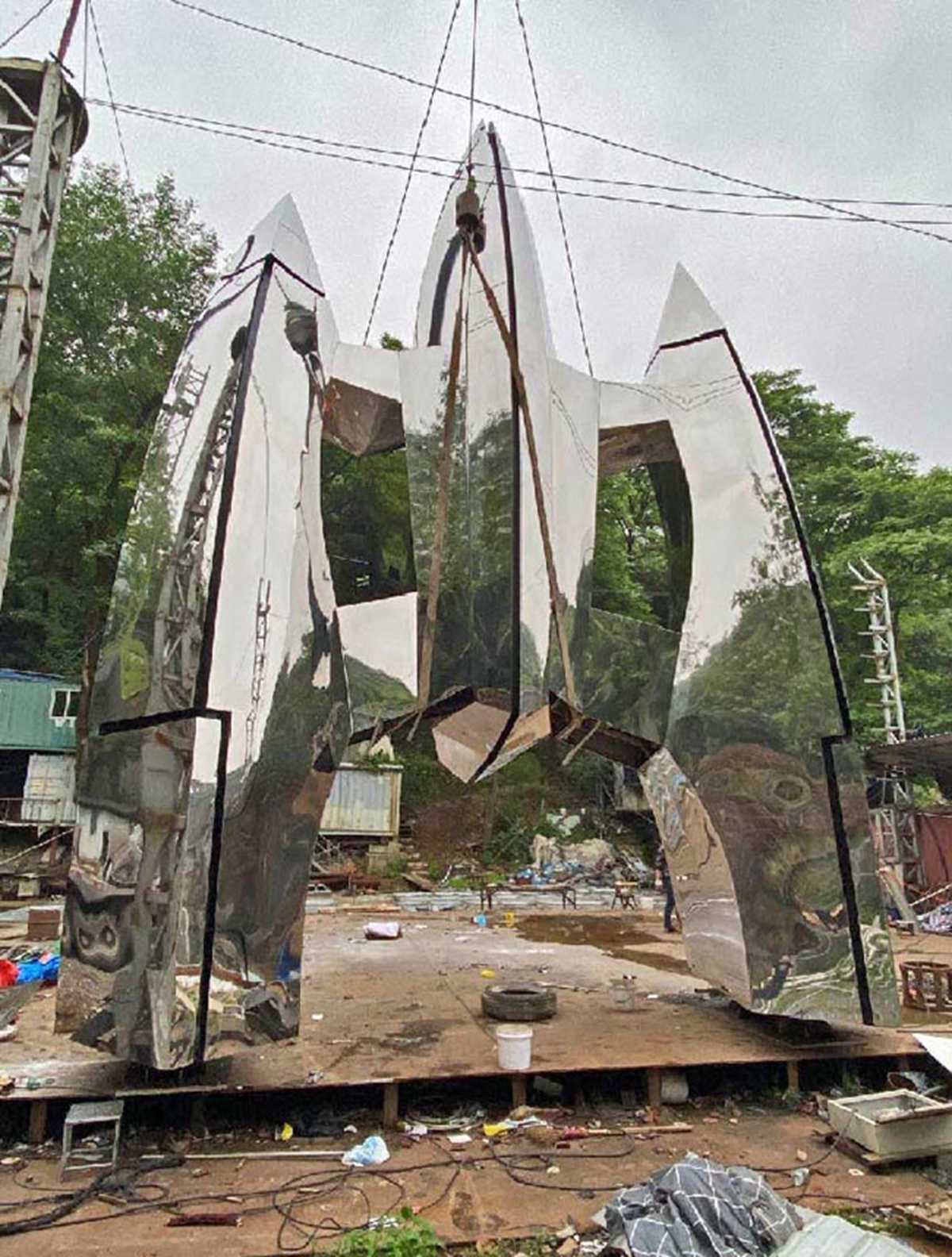 stainless steel rocket sculpture (10)