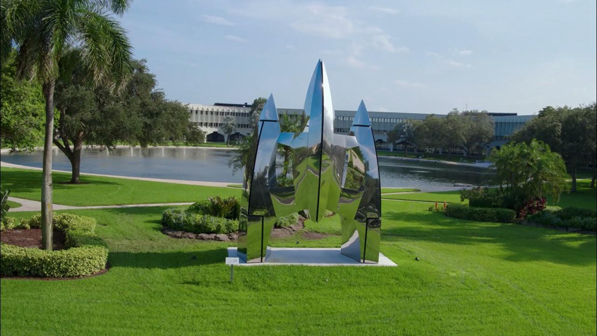 stainless steel rocket sculpture (5)