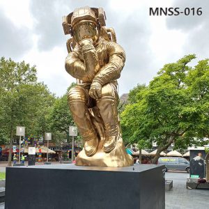 astronaut sculpture (3)