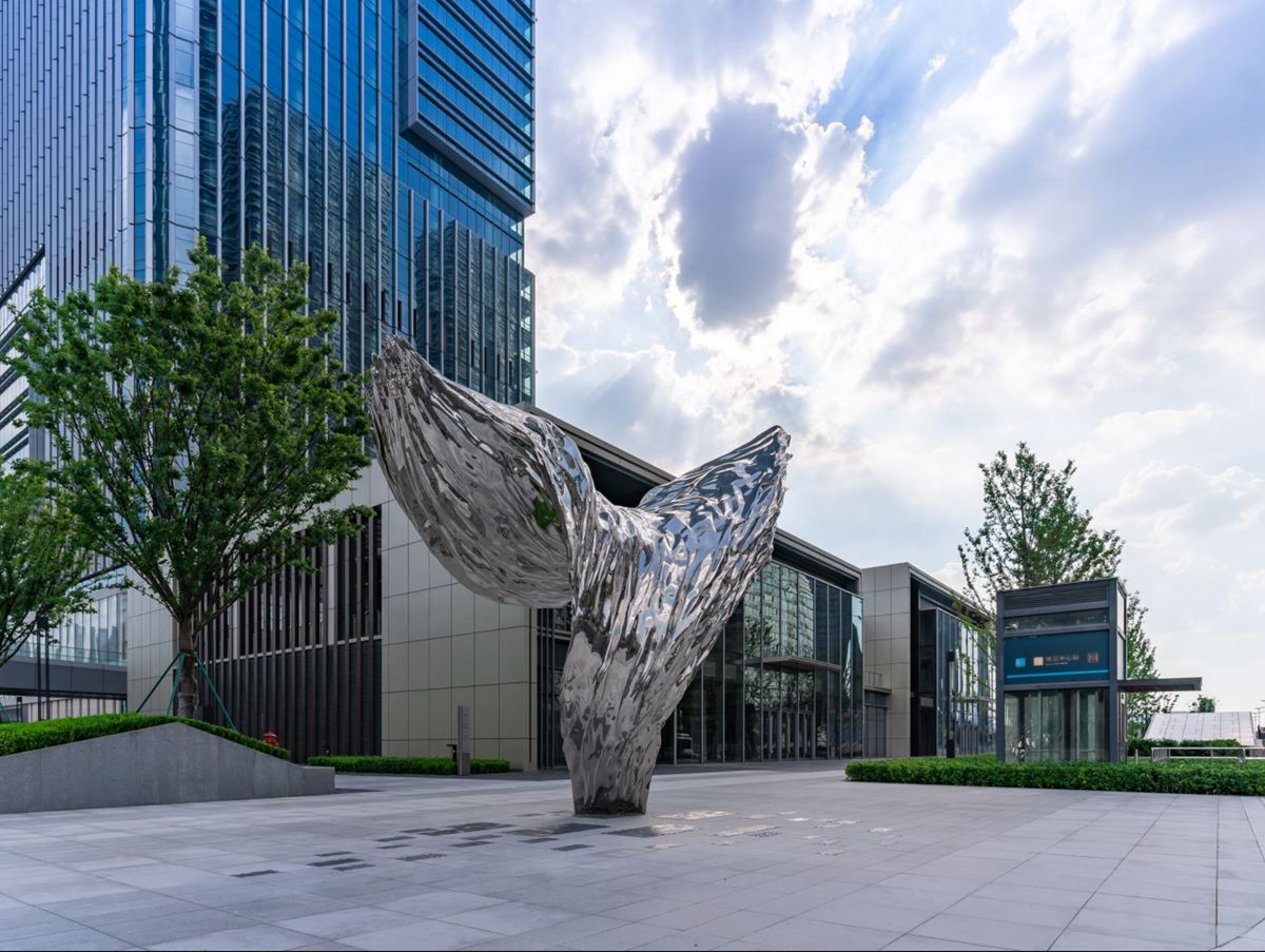 large stainless steel sculpture (2)