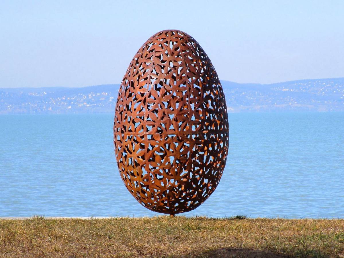 stainless steel eggs statue (2)