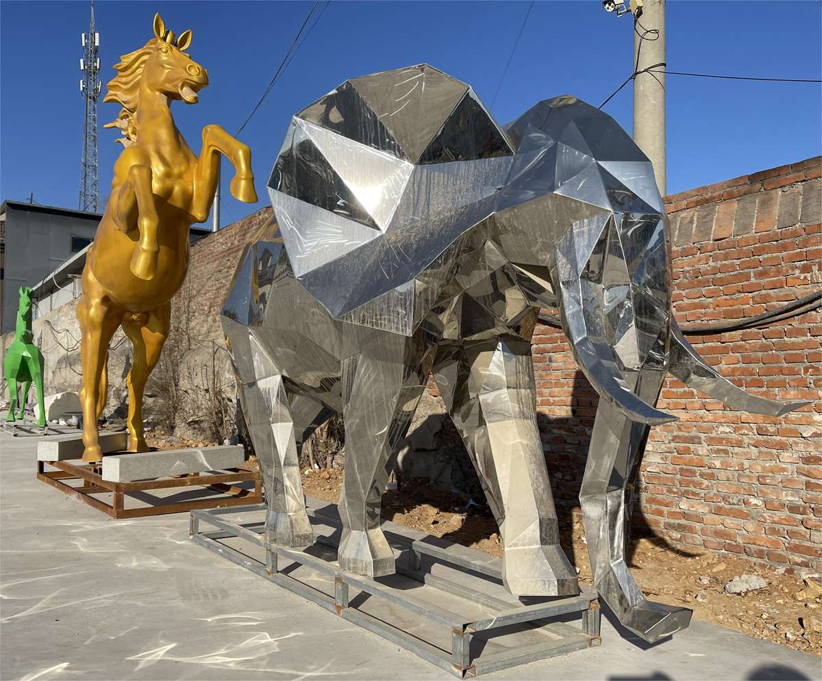 metal elephant sculpture (1)
