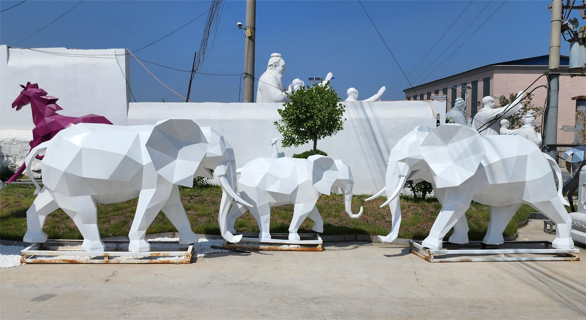 metal elephant sculpture (12)