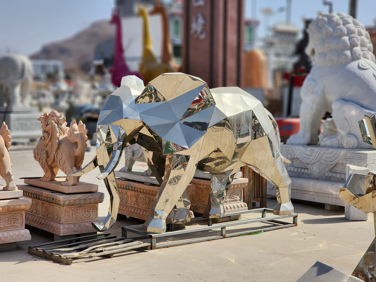 metal elephant sculpture (14)