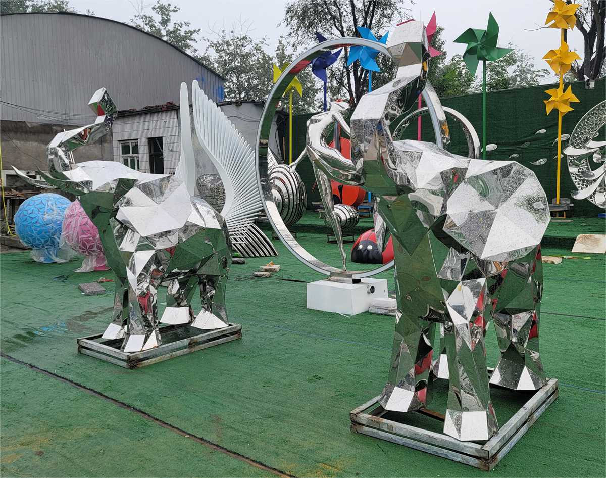 metal elephant sculpture (3)