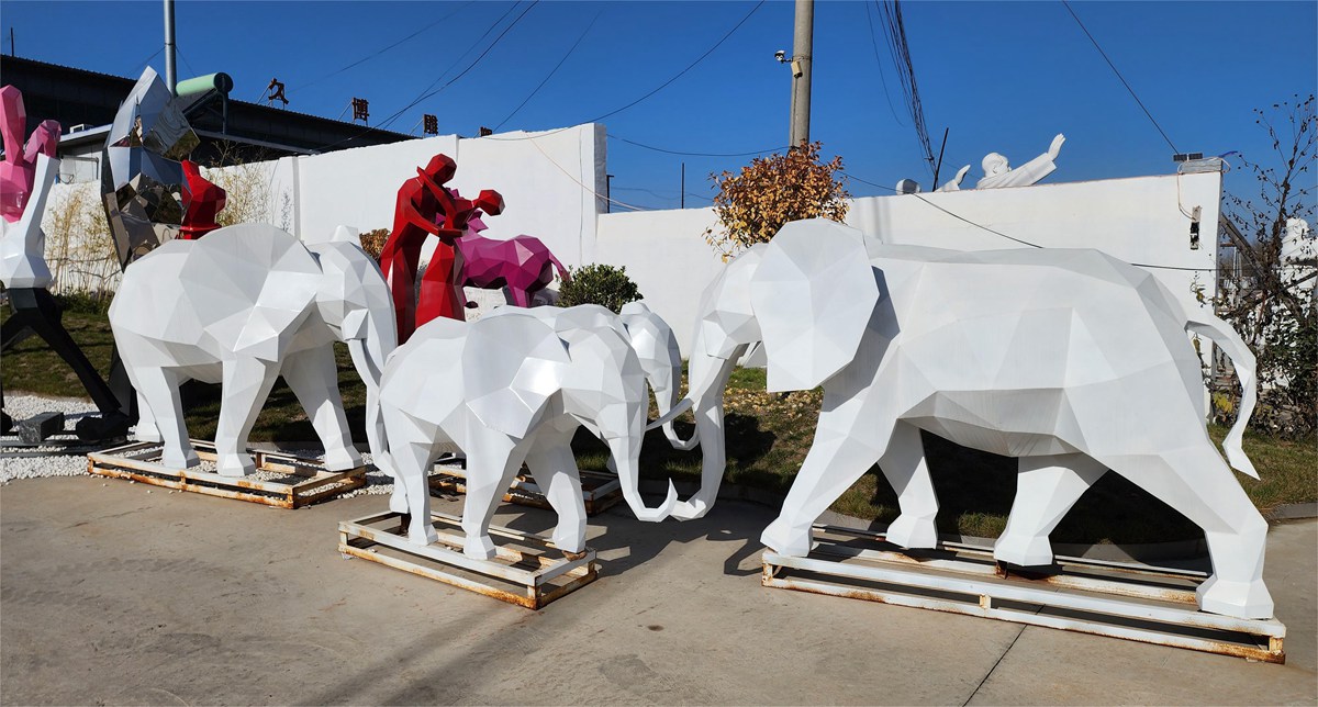 metal elephant sculpture (8)