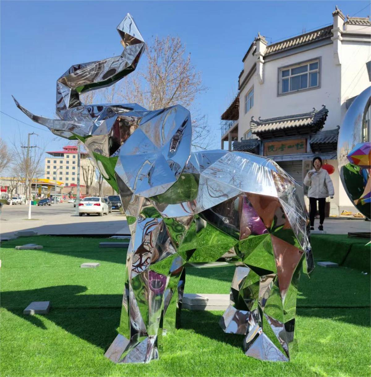 metal elephant sculpture (9)