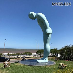 greeting man sculpture (4)