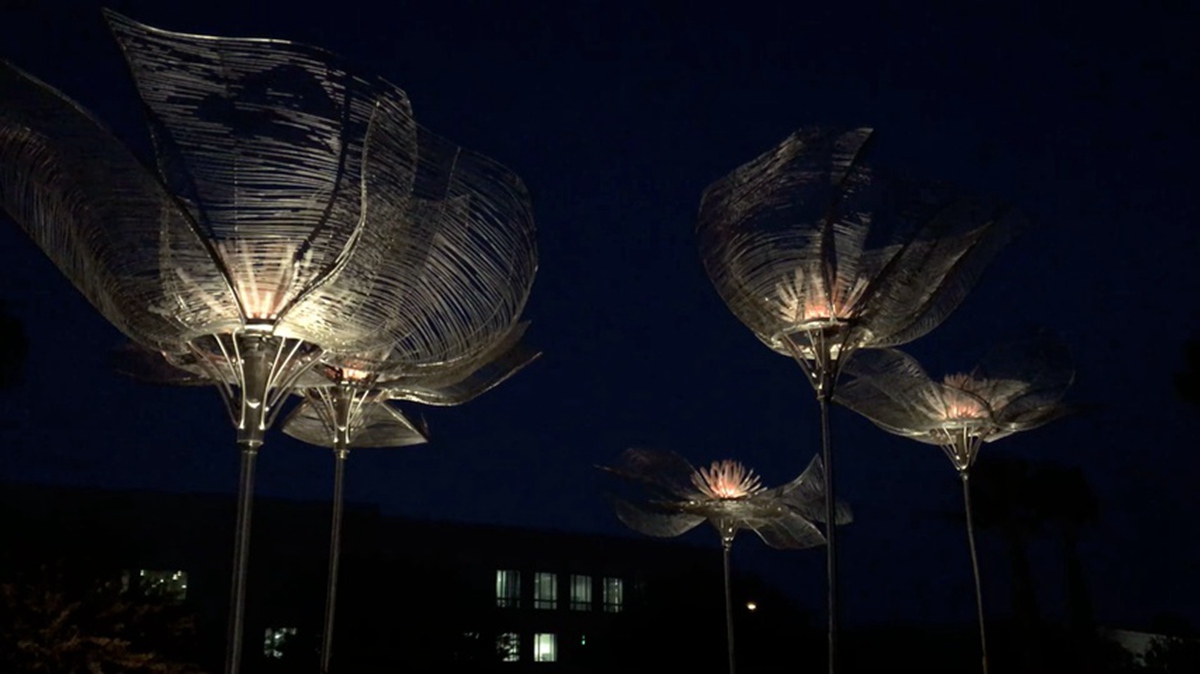 Windflowers sculpture (1)