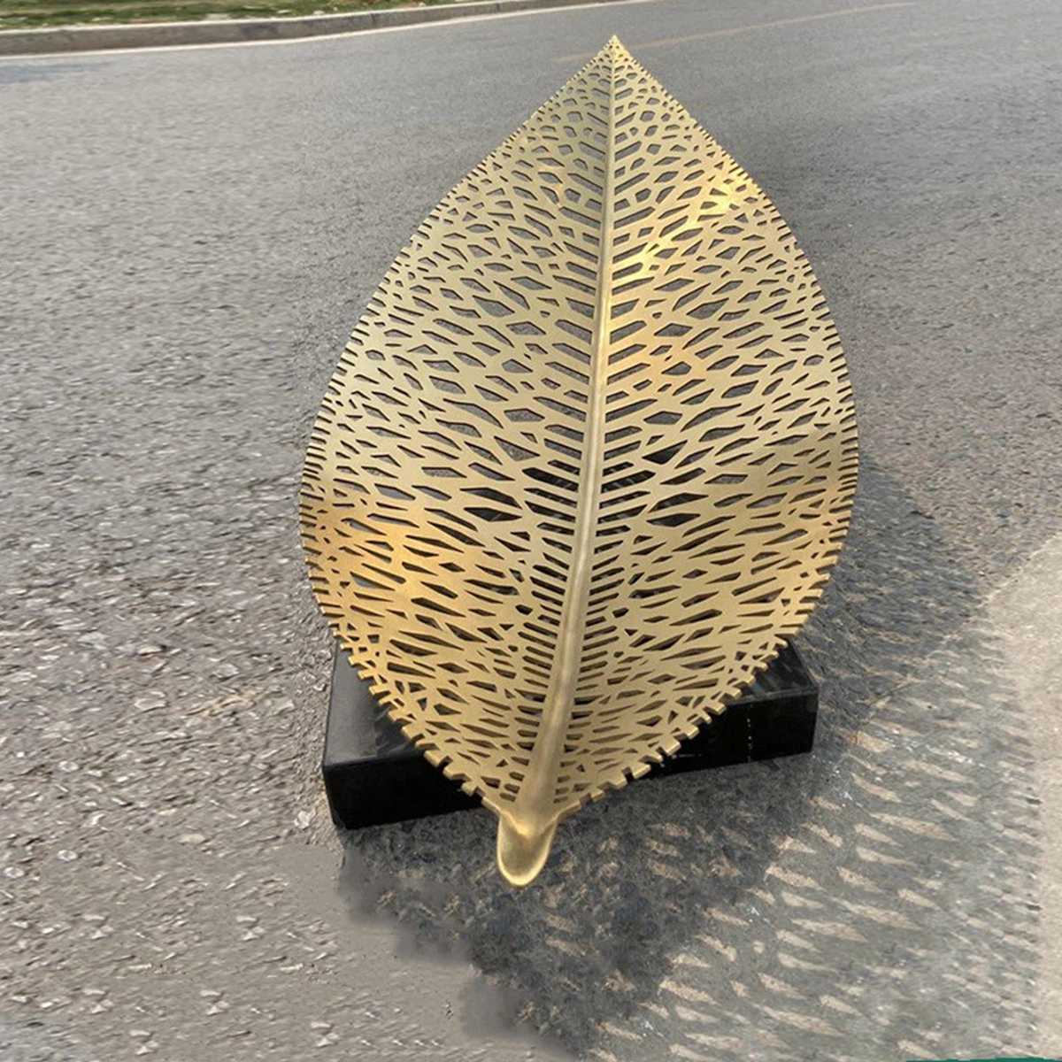 stainless steel leaf sculpture (3)