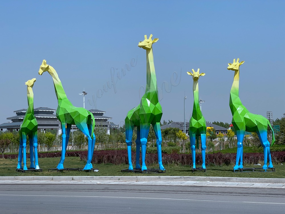 geometric giraffe sculptures (4)