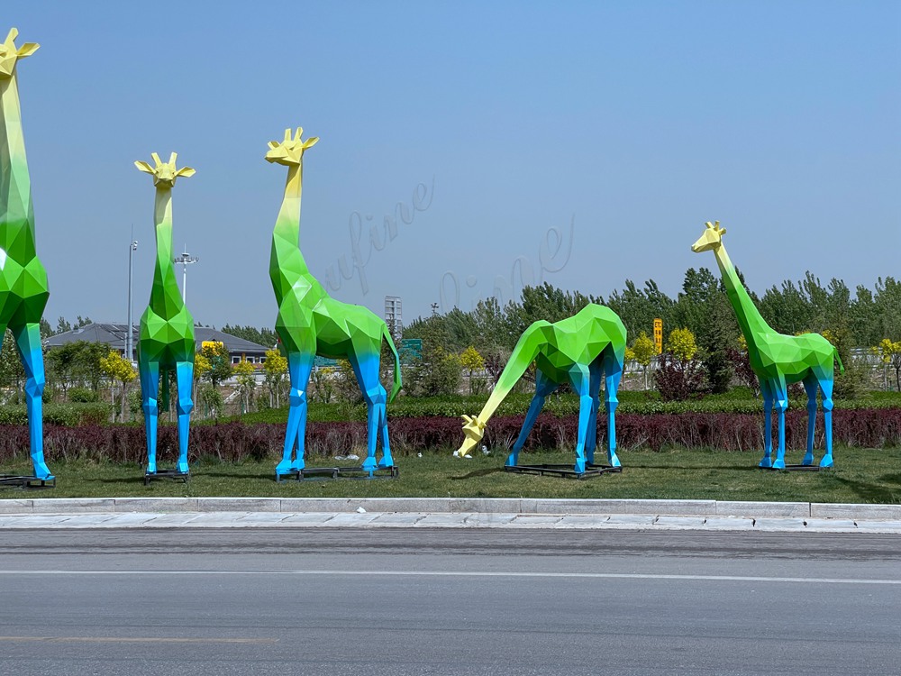 geometric giraffe sculptures (6)