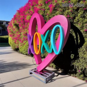 metal heart sculpture (1)