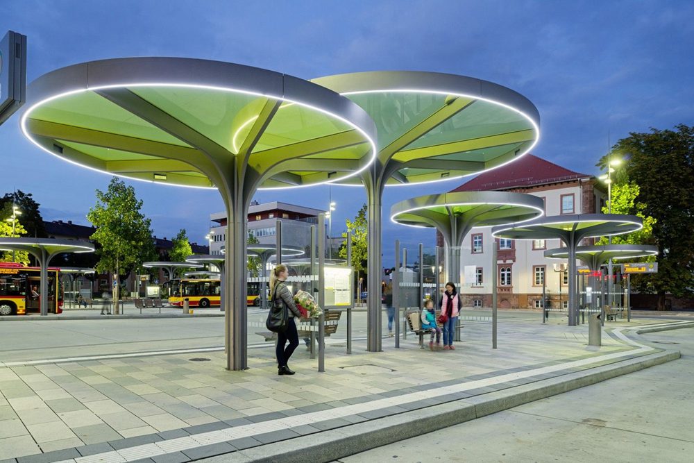 large metal tree sculpture (2)