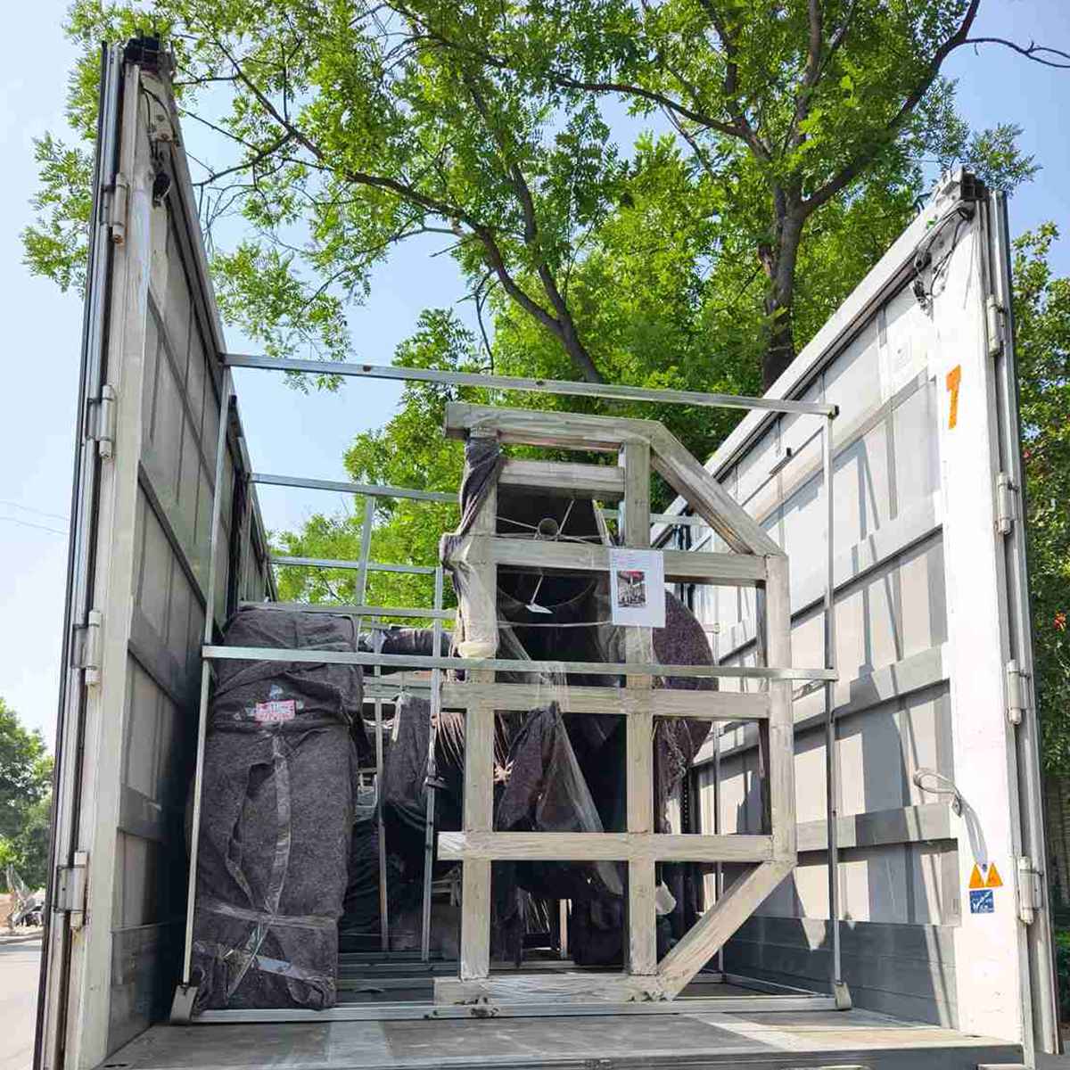 International transport preparation for large sculpture