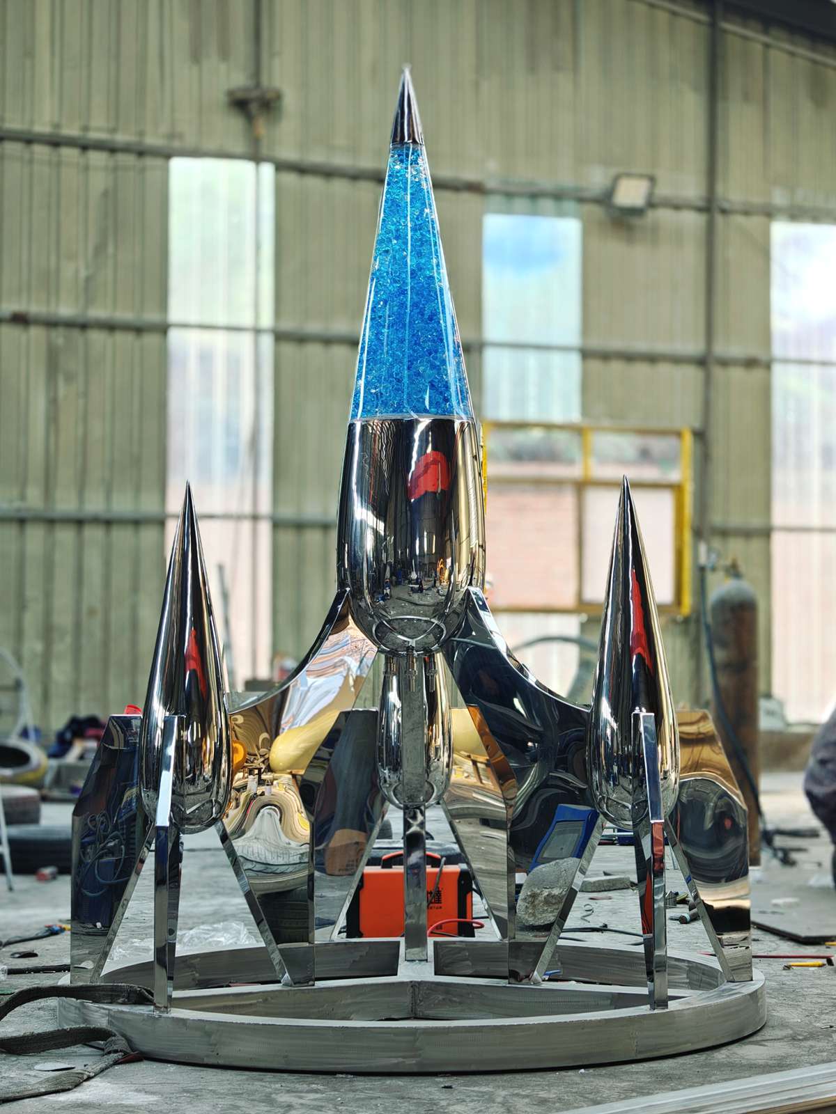 Large stainless steel sculpture quality inspection