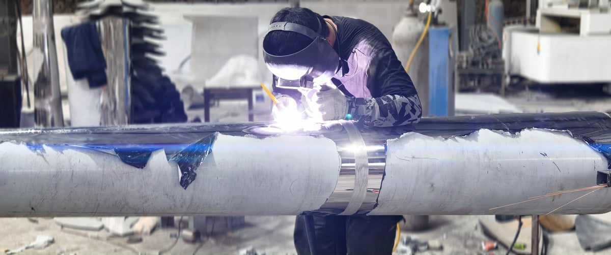 Moscow park sculpture grinding process