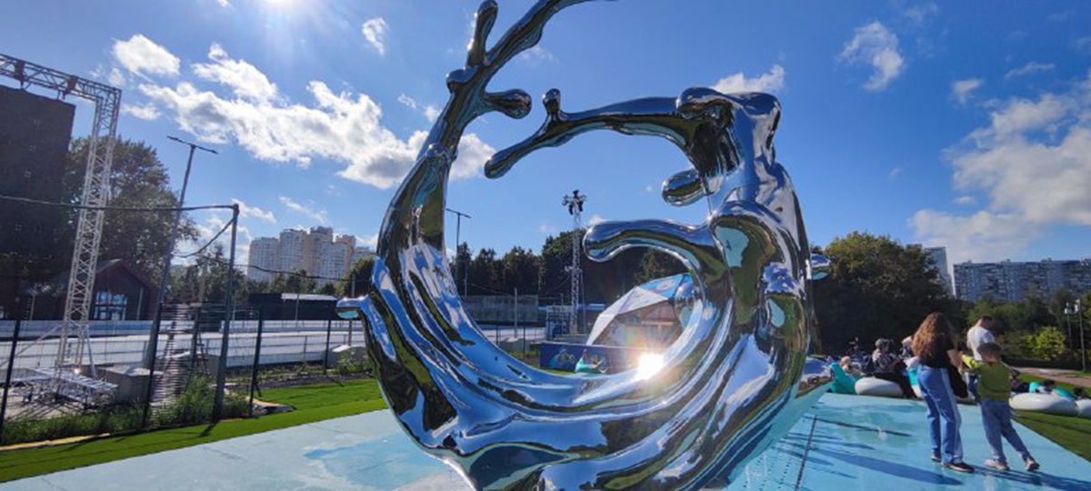 Completed mirror-polished sculpture in the park landscape